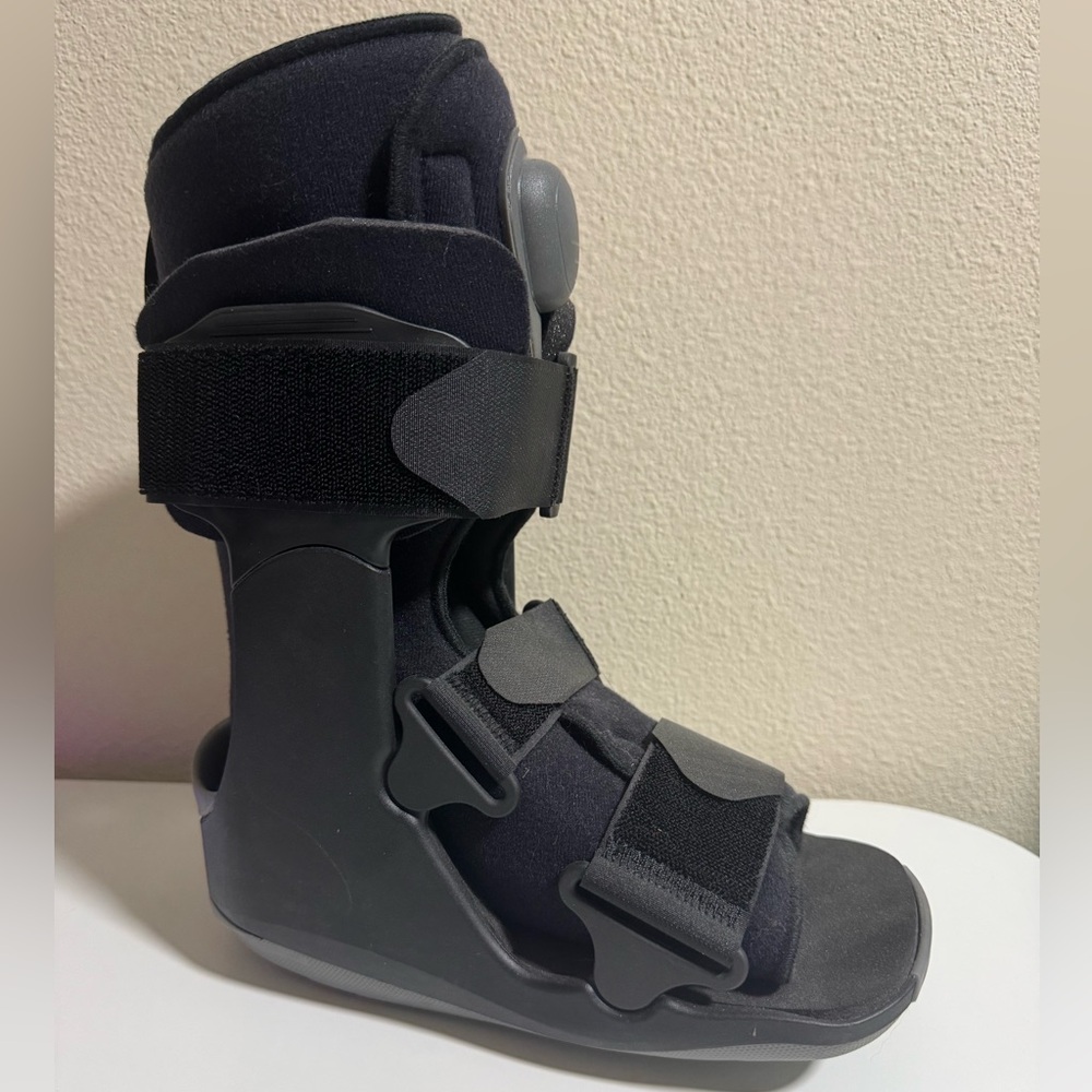 Breg black orthopedic Medical Walking Boot size Small